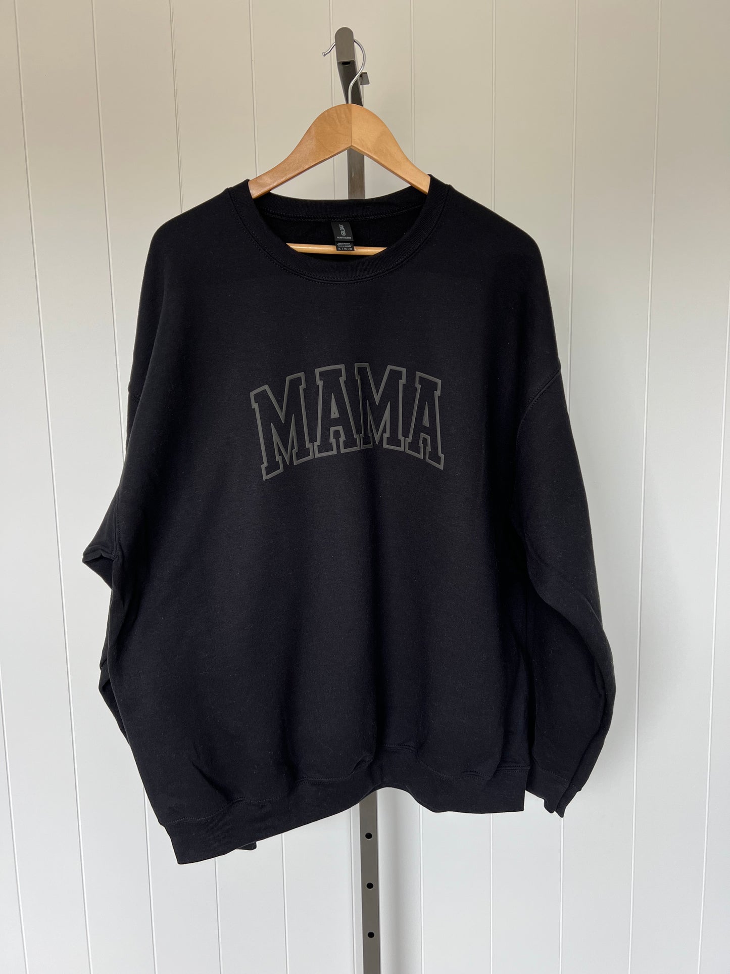 MAMA Puff letters - CREWNECK